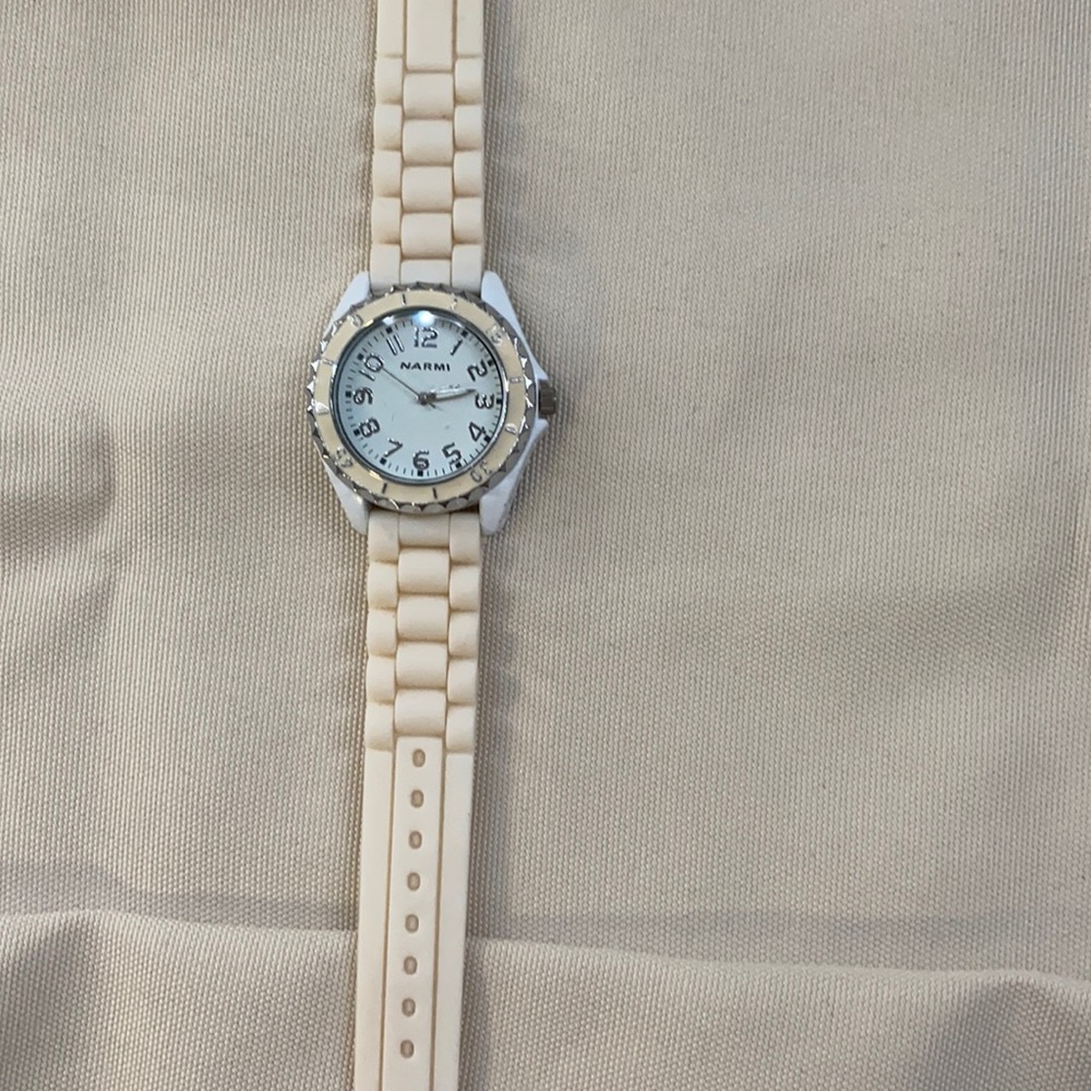 White Narmi adjustable watch